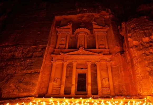 Petra bei Nacht 
